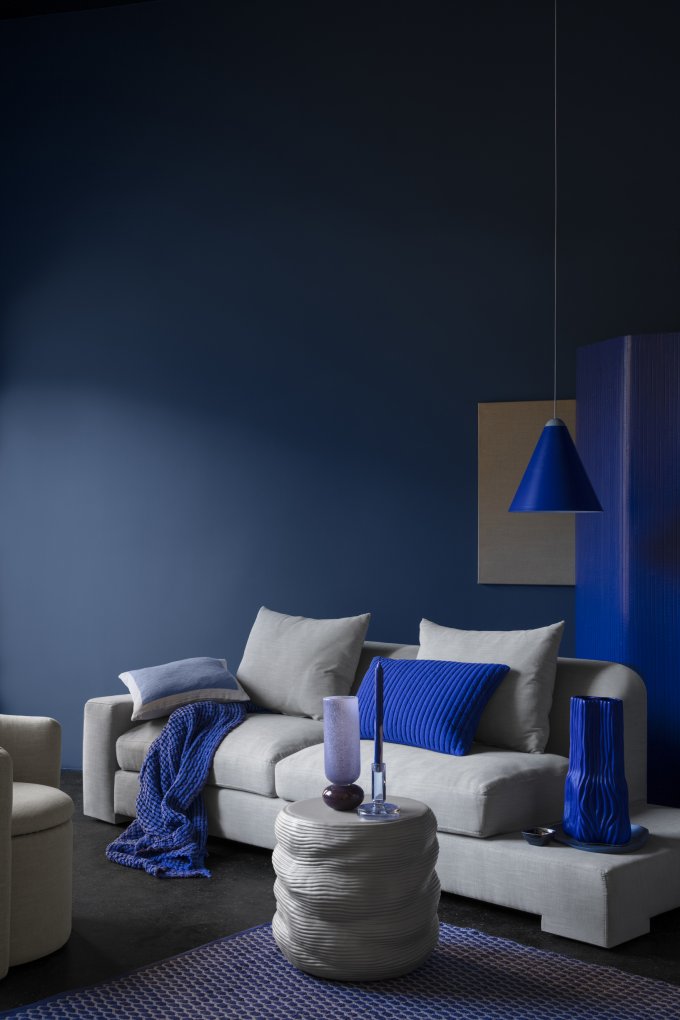 Klein blue to electrify the small decoration
