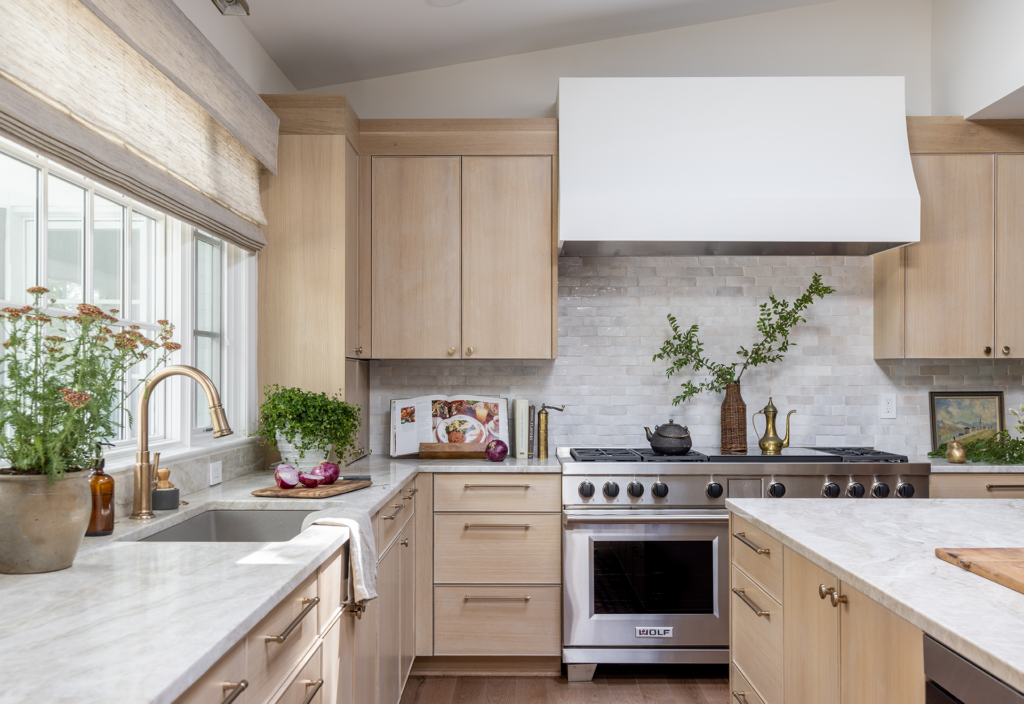 New Trend of the Classic White Oak Kitchen Decoration Love